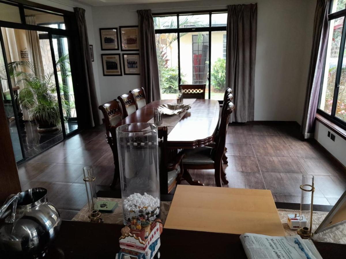 Florances Rest House Nairobi Eksteriør billede